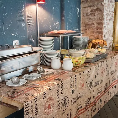 Dalimil ホテル 3*