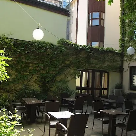 Отель Dalimil 3*